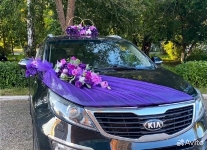 Свадебные украшения на машину в фиолетовом цвете