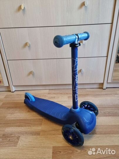 Самокат детский трехколесный, светящийся