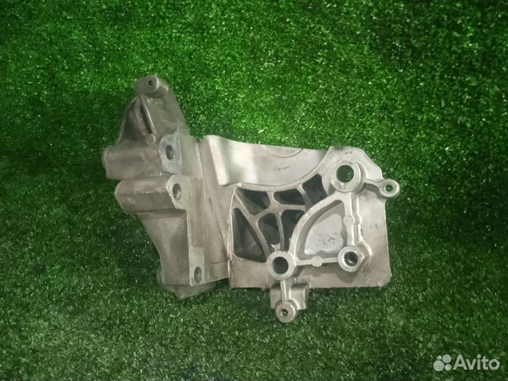 Кронштейн двигателя правый Форд Фокус 2