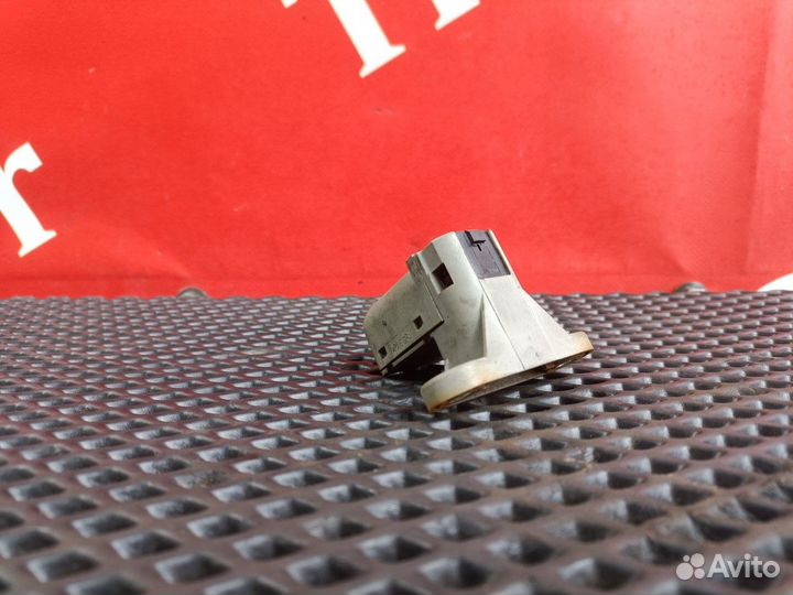 Датчик закрывания замка кабины