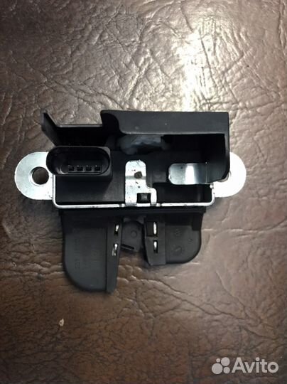 Замок багажника vw golf 6