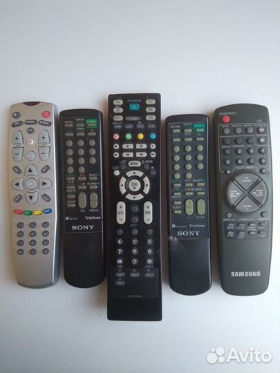 Пульты разные для телевизора, двд,видеомагнитофона
