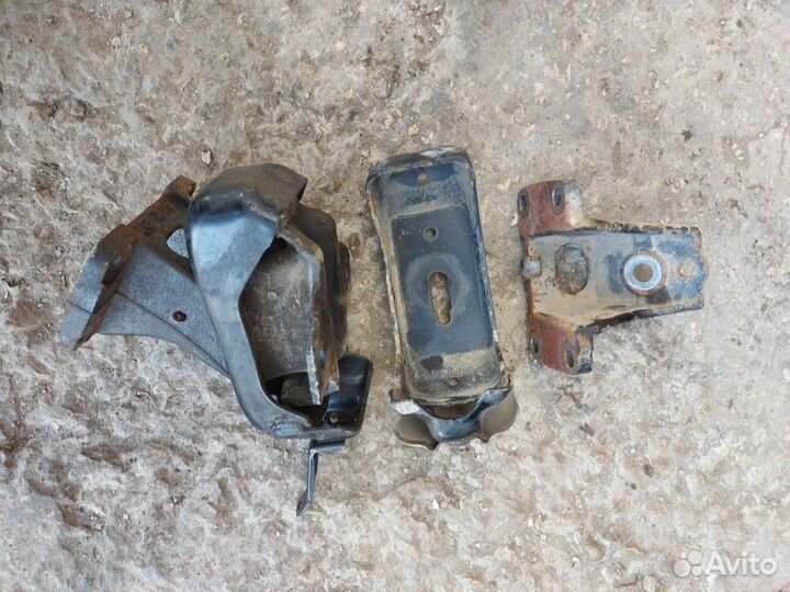 Опора двигателя Toyota Fortuner внедорожник 2.8