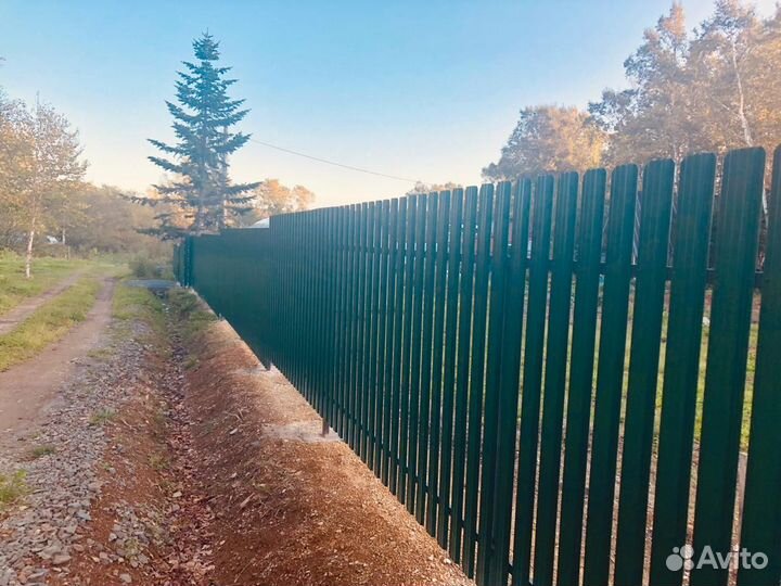 Забор евроштакетник прямоугольный зеленый