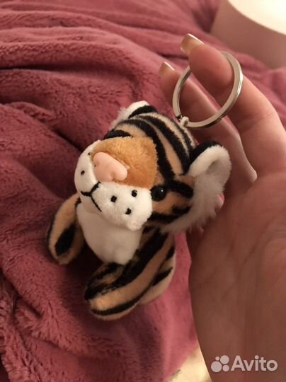 Тигр плюшевый