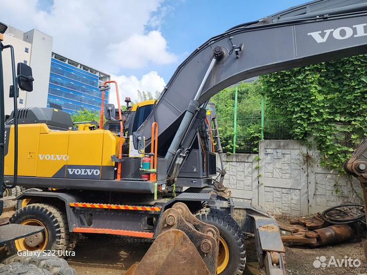 Колёсный экскаватор Volvo EW205D, 2021