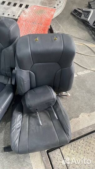 Сиденья Lexus LX570