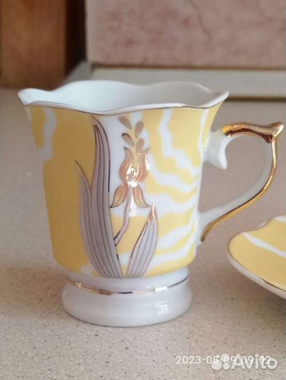 Чашки с блюдцеми для кофе