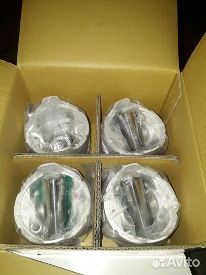 Поршня на Ниссан Ваннет Мазда Бонго R2