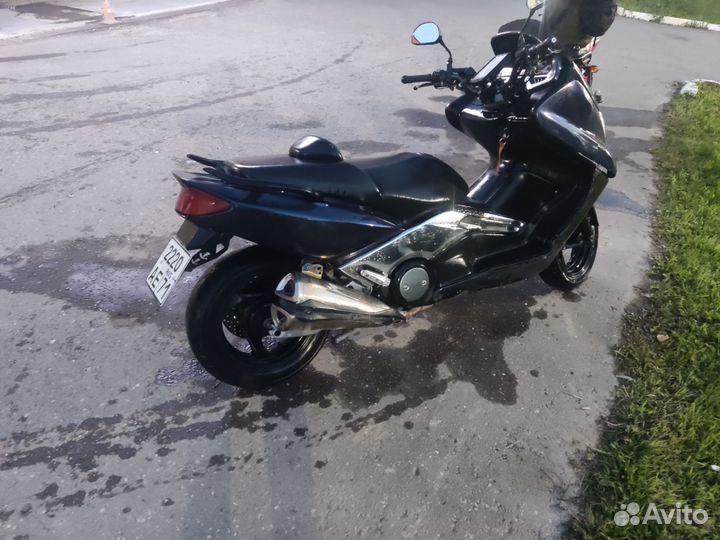 Yamaha T-max