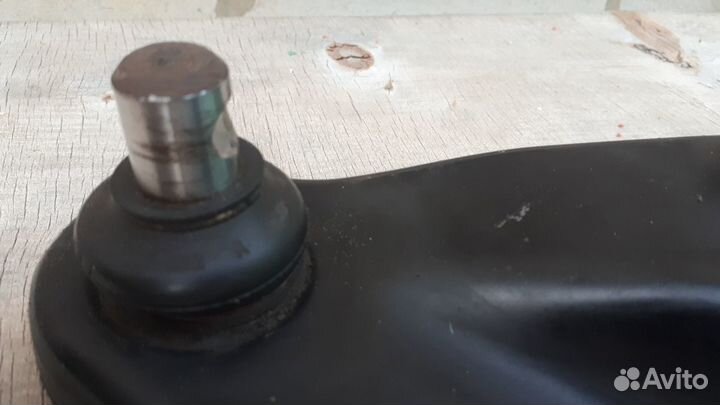 Продается правый рычаг б/у для Логана, Ларгуса, Ни