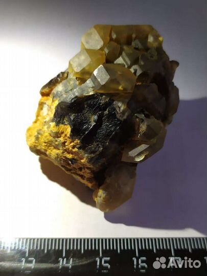 Дымчатый кварц замковой структуры, горный хрусталь