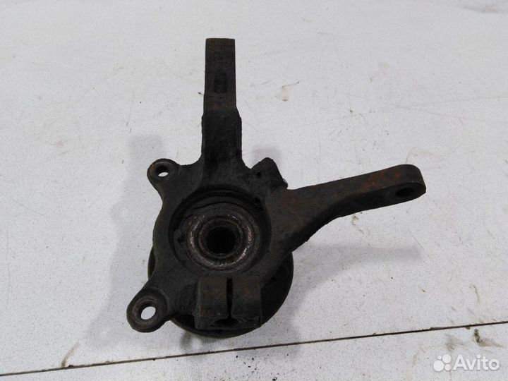 Кулак передний правый