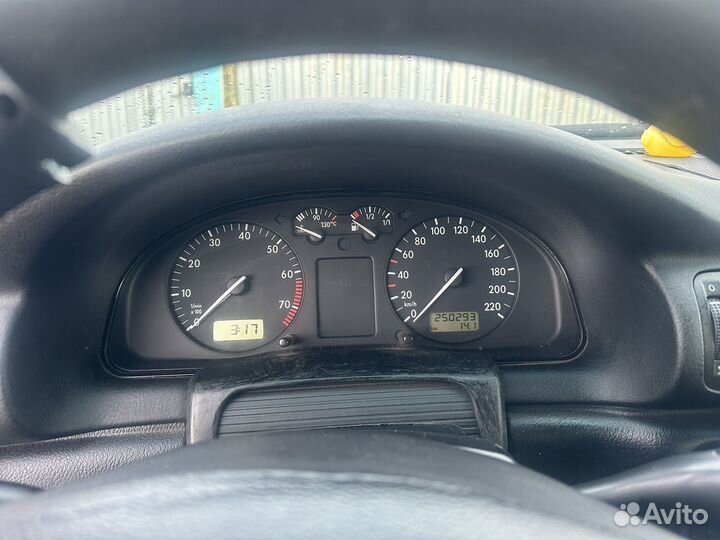 Volkswagen Passat 1.6 МТ, 1997, 250 000 км