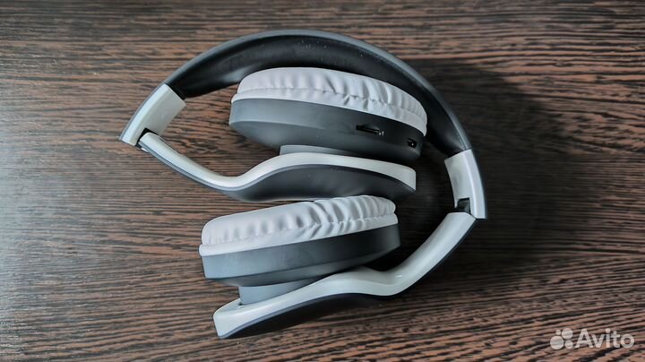 Беспроводные наушники новые