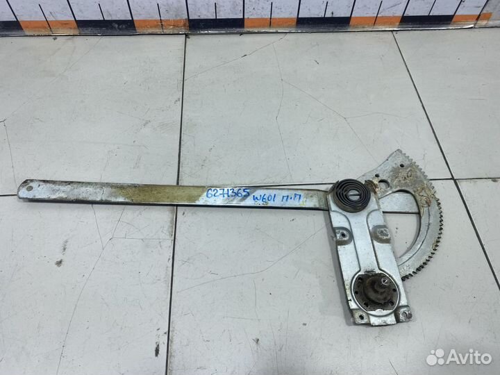 Стеклоподъемник механический передний правый