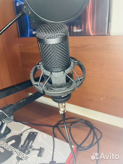 Студийный микрофон