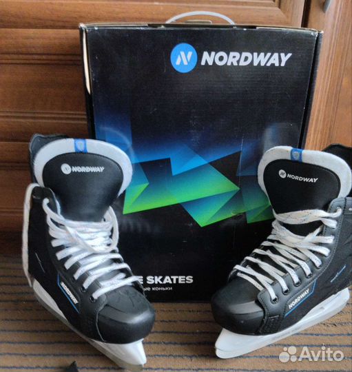 Коньки хоккейные