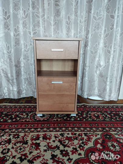 Тумба прикроватная