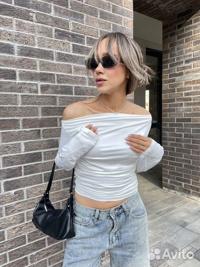 Лонгслив с открытыми плечами белый