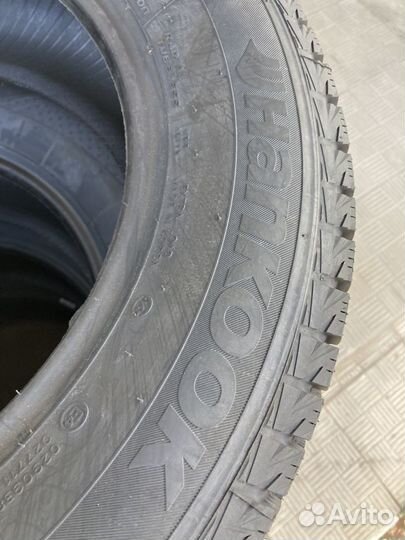 Hankook Winter I'Cept iZ 2 W616 215/60 R16 99T