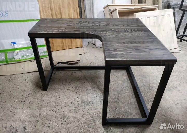 Письменный угловой стол с полками