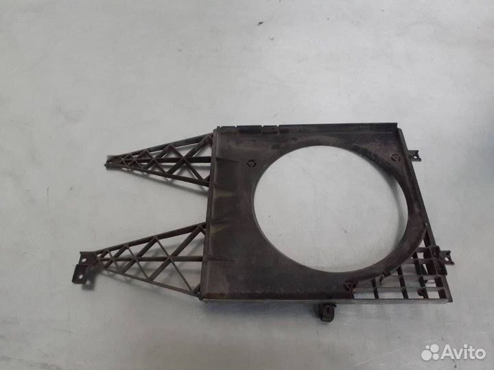 Диффузор вентилятора Volkswagen Golf 4 2000