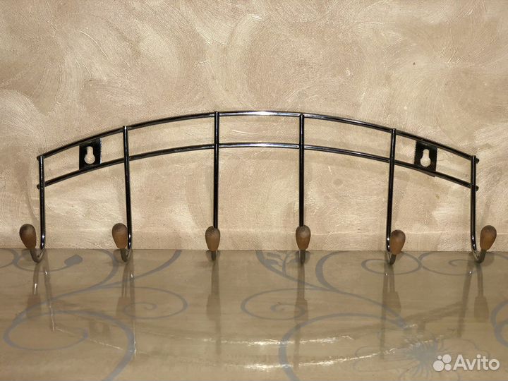 Вешалка настенная металлическая