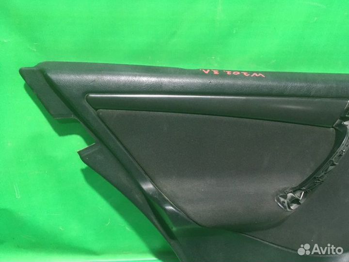 Обшивка боковой двери задняя левая Mercedes C200