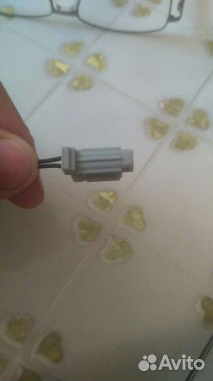 Продам новую кнопку багажника Nissan253809U00A