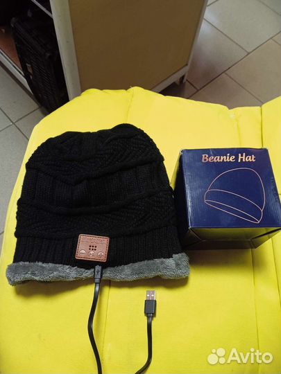 Шапка новая с наушниками и блютузом