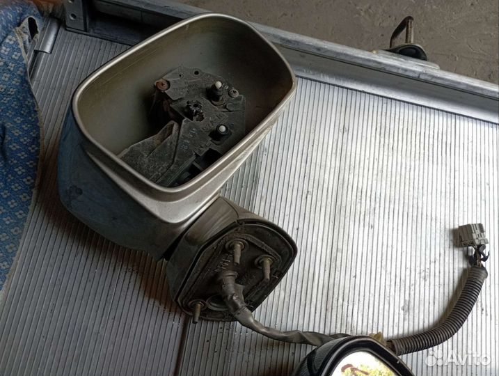 Зеркало заднего вида