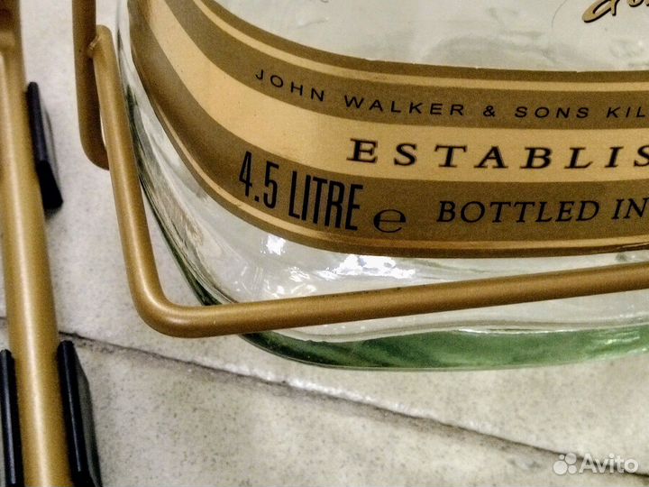 Бутылка на подставке