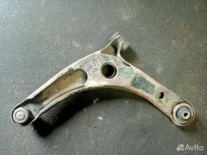 Рычаг подвески передний правый Mitsubishi Lancer