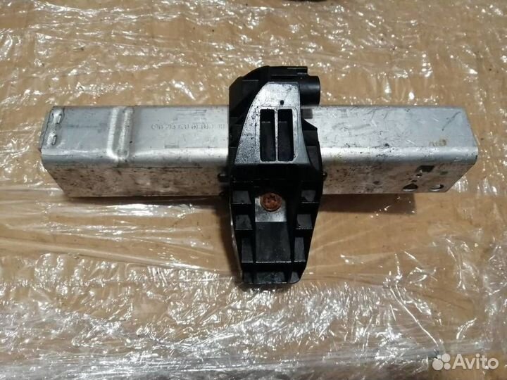 Кронштейн усилителя переднего бампера Mercedes-Be