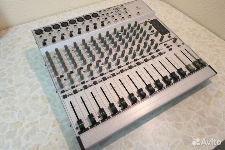 Behringer Eurorack MX2004A