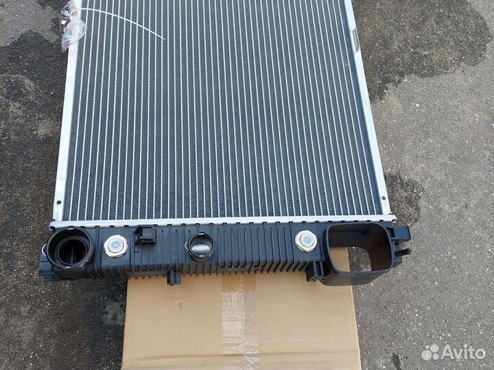 Радиатор охлаждения двигателя Мерседес 216 221