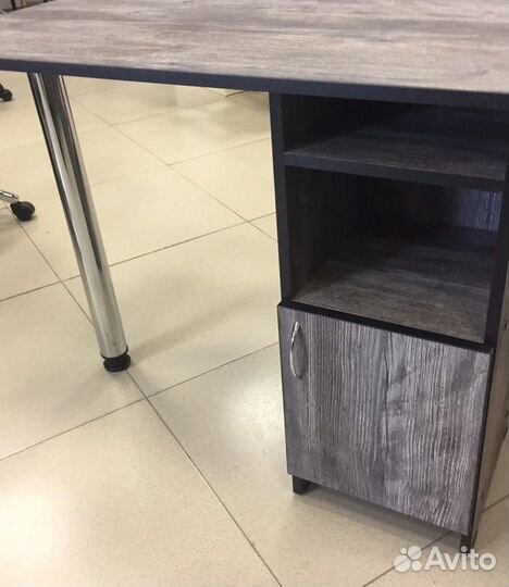 Стол для мастера маникюра