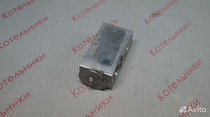 Nissan 92200-AX00A Клапан кондиционера