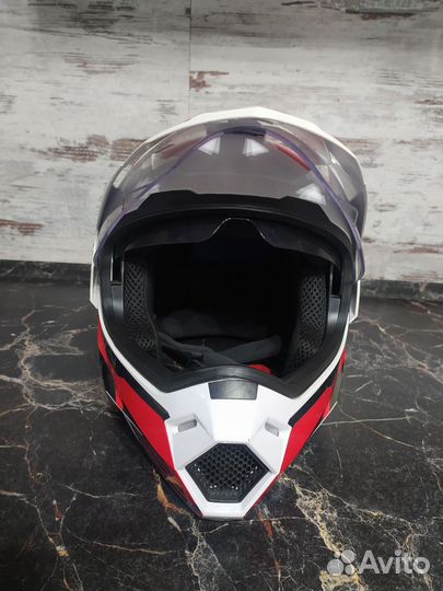 Шлем для езды на мопеде