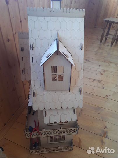 Кукольный домик с мебелью.Отправлен авито