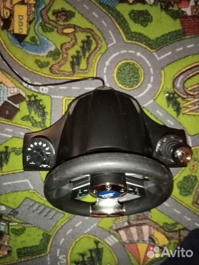 Игровой руль с педалями