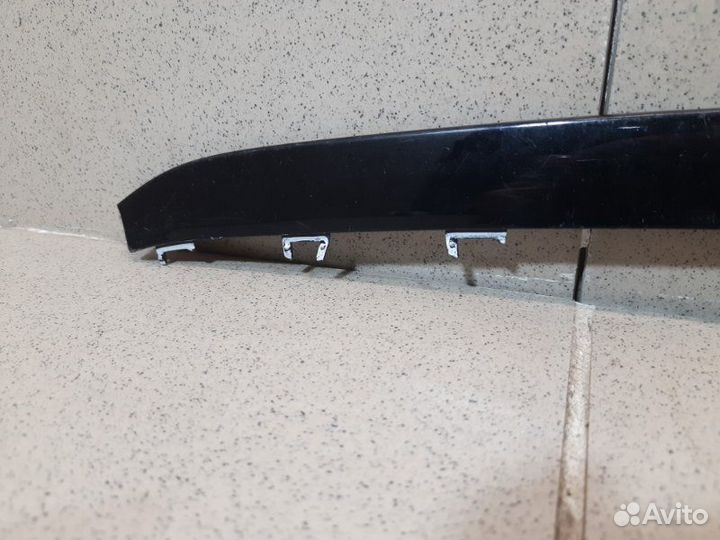 Молдинг переднего бампера Volkswagen Passat B7