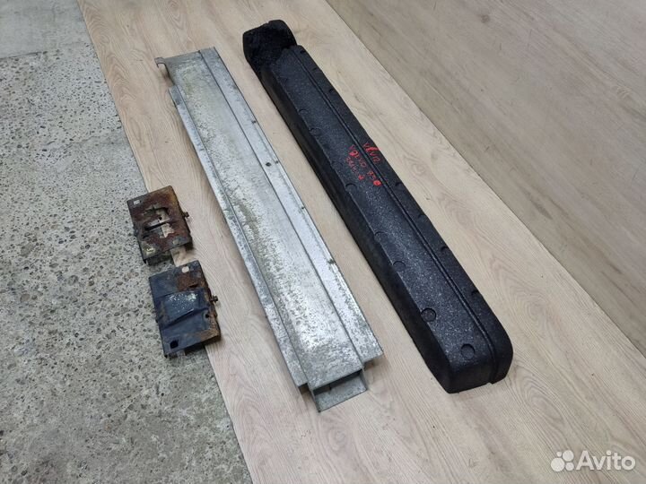 Усилитель заднего бампера, Volvo 850