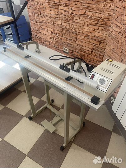 Импульсный ножной запайщик