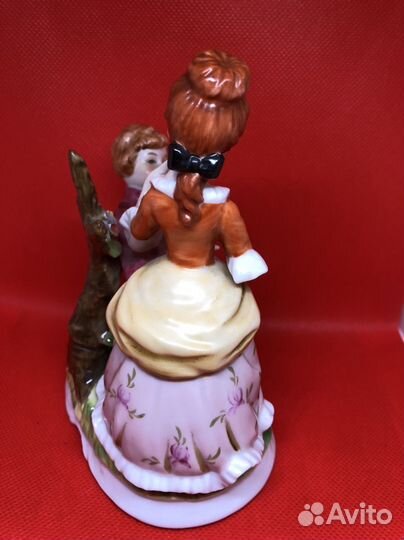 Статуэтка фарфор 