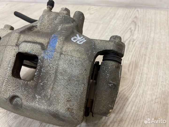 Суппорт передний правый Mitsubishi Lancer 10 CY3A