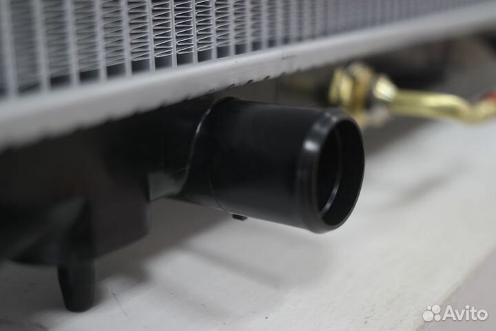 Радиатор охлаждения Митсубиси Лансер 9 АКПП