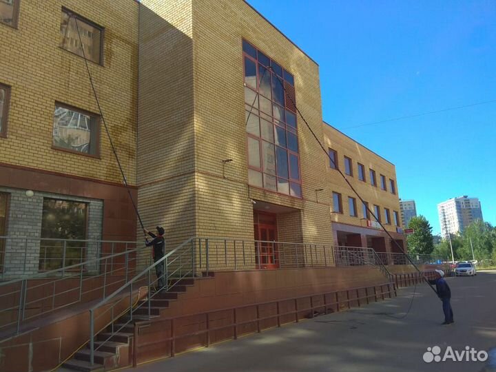 Мойка окон, фасада здания, уборка