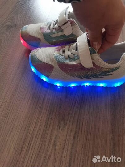 Кроссовки для девочки